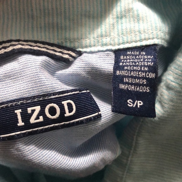IZOD Short Sleeve Button Up Size Small - Picture 4 of 4